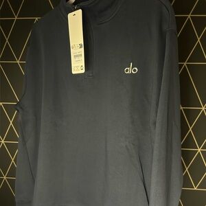 Brand new ALO Yoga Men's Navy Shirt